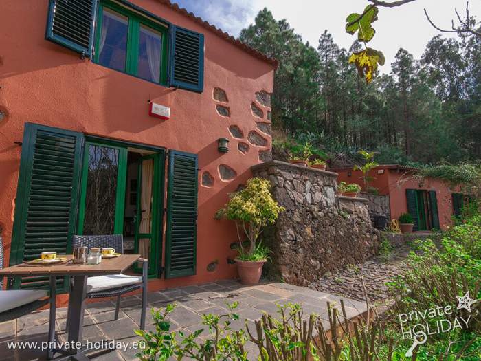 Kleines Ferienhaus Mit Gemeinschaftspool Moblierter Terrasse